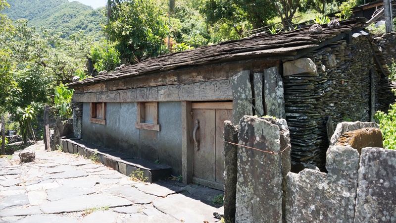 「老七佳部落」位於屏東縣來義鄉與春日鄉交界處，是排灣族群保存最完整的石板屋部落，也是台灣世界遺產潛力點之一。 圖：取自屏東人文地圖