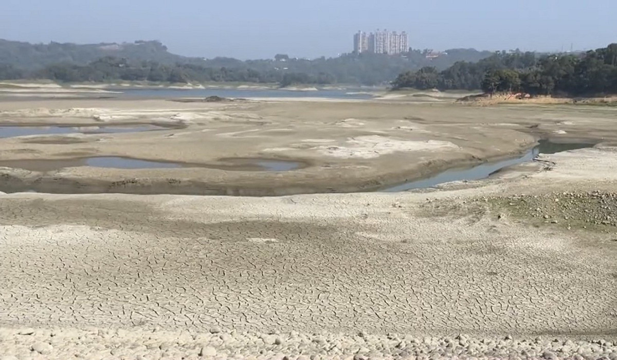 因長期不雨，南部水庫外圍已出現乾涸情況。 圖：黃博郎／攝