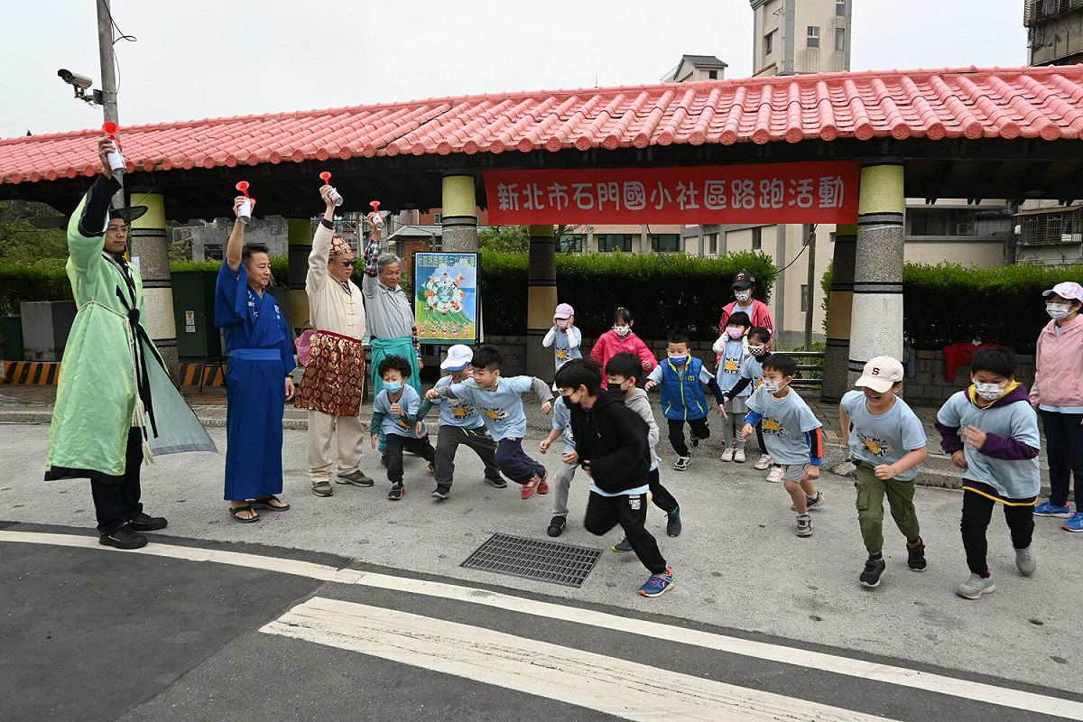 新北市石門國小今天在萬金石賽前Fun Run。 圖：新北市體育處提供