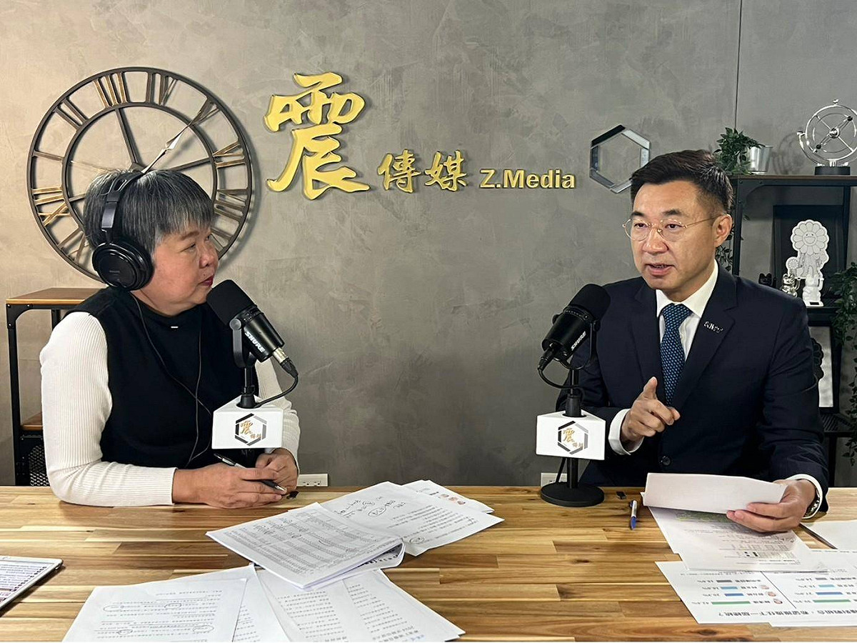 國民黨立委江啟臣接受《新聞不芹菜》黃光芹訪問談論2024總統民調。 圖：震傳媒《新聞不芹菜》/提供