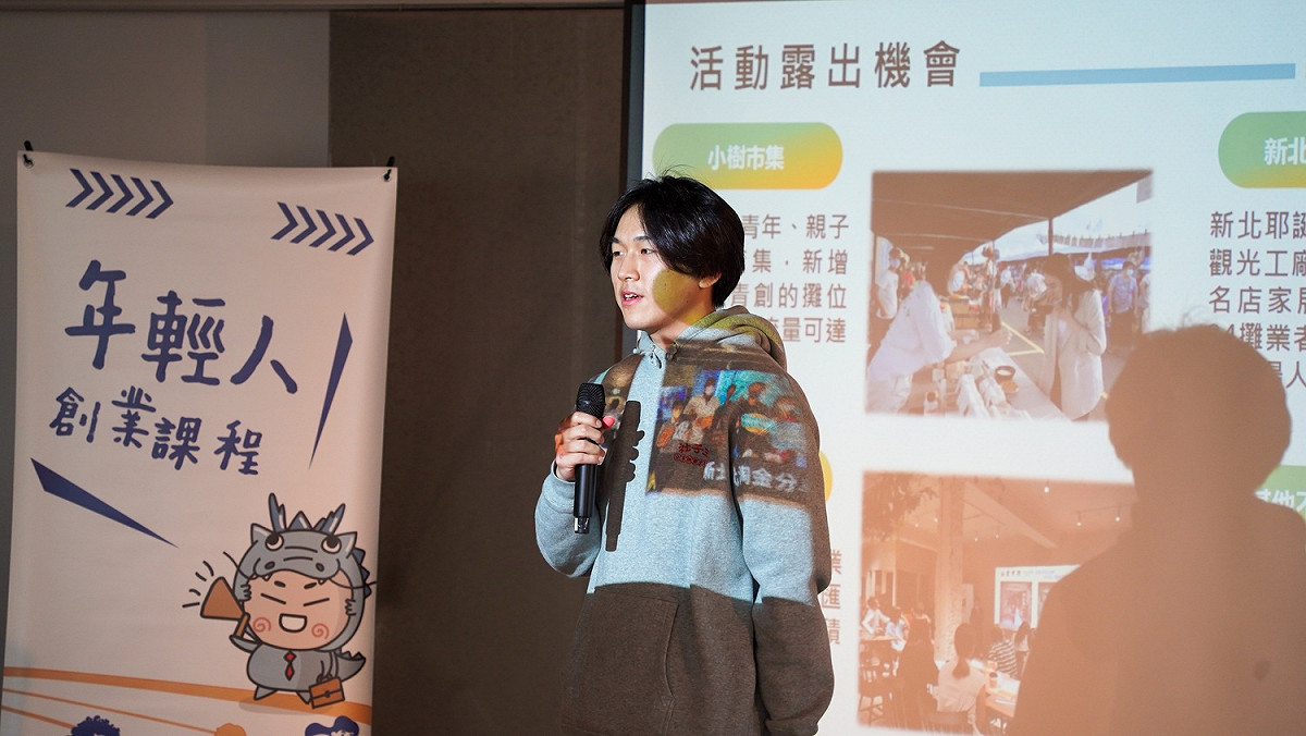 社子王創意有限公司設立於新北市五股區，負責人王昱森目前就讀大二，影像作品屢獲國際攝影比賽的肯定，去(2022)年剛滿20歲即創業成立攝影公司。 圖：新北市經發局提供