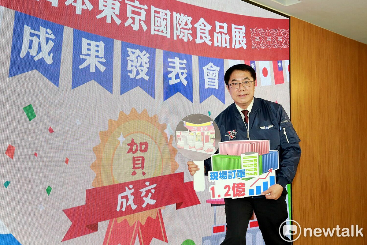 台南市長黃偉哲日前率團前往東京國際食品展參展，滿載來自各國買家熱烈洽詢訂單回國，台南市政府今日舉行記者會向各界說明行銷成果。 圖：黃博郎／攝