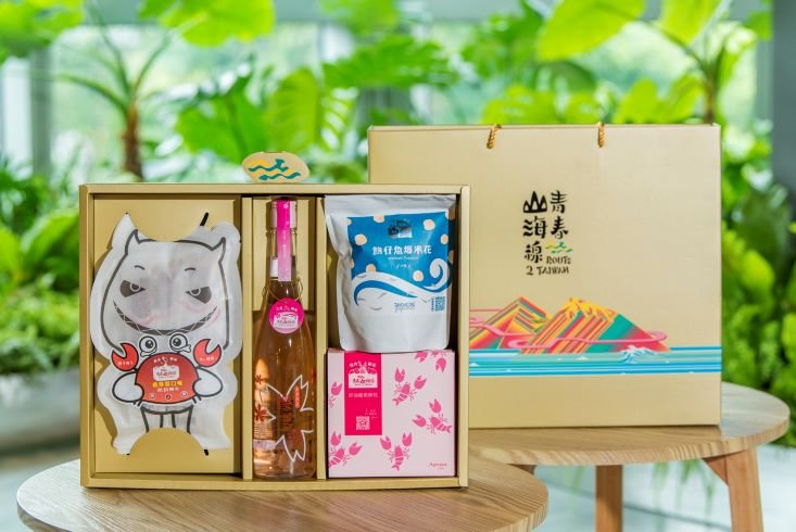 經發局自2021年起結合青春山海線在地食材打造出14款伴手禮商品，創新商品的挹注有效提升商家業績兩成以上。 圖：新北市經發局提供