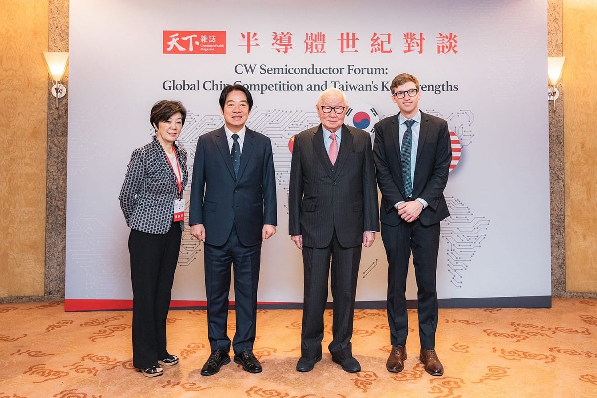 副總統賴清德（左二）與台積電創辦人張忠謀（右二）出席出席「2023半導體世紀對談」。 圖：總統府提供