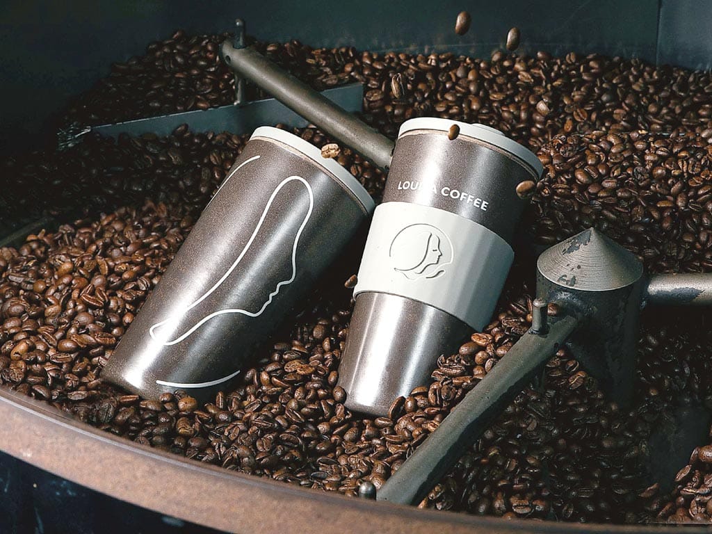 路易莎的咖啡循環杯號稱杯身，使用咖啡渣、天然竹纖維混合製作，百分之百天然且無塑料，今被消保處驗出甲醛不符規定，已按規定下架全數銷毀。 圖：翻攝自路易莎咖啡Louisa Coffee(品牌總部)臉書專頁