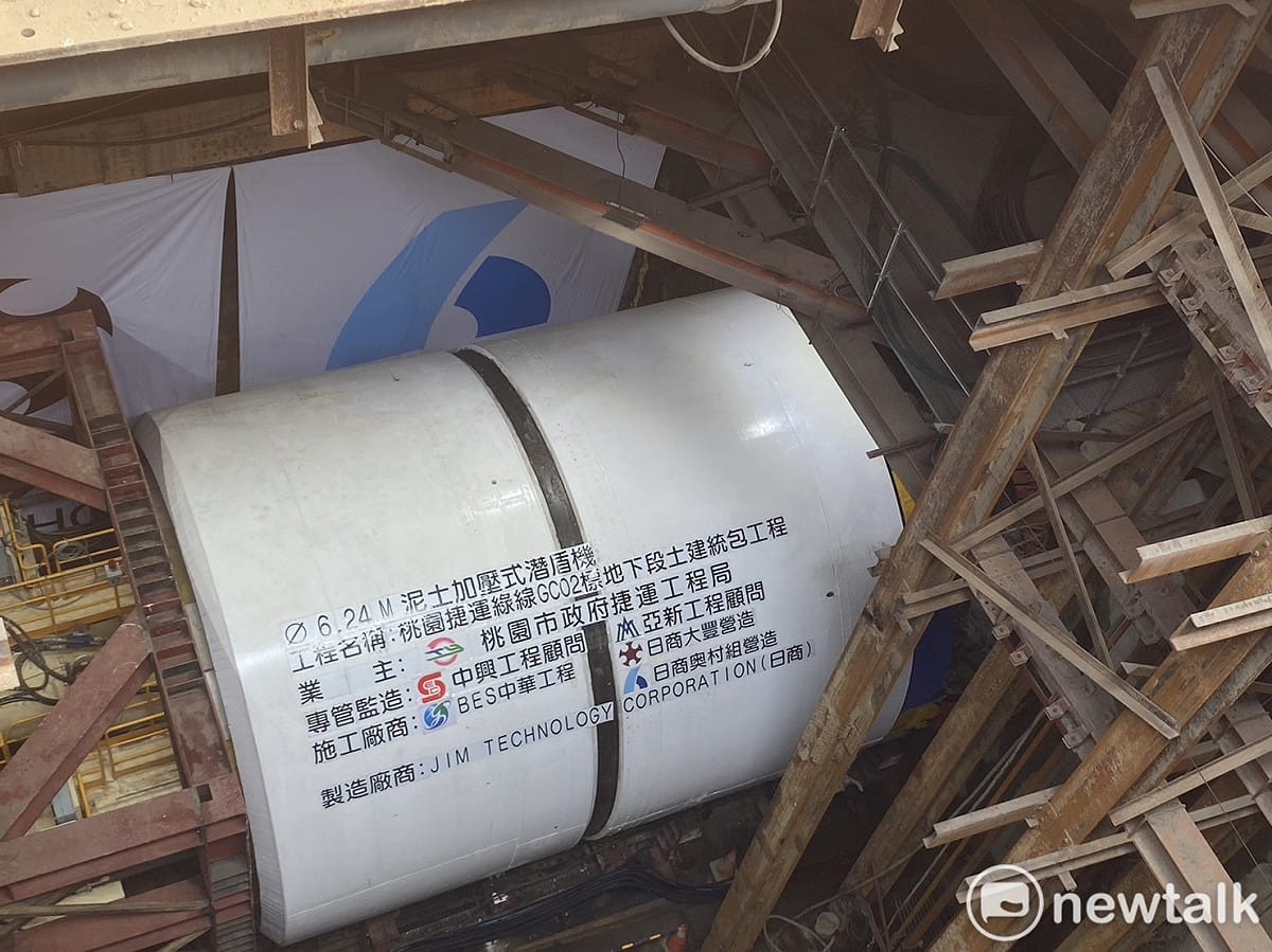 這一台土壓平衡式潛盾機因應桃園地質，由日本製造海運來台。 圖：林昀真／攝