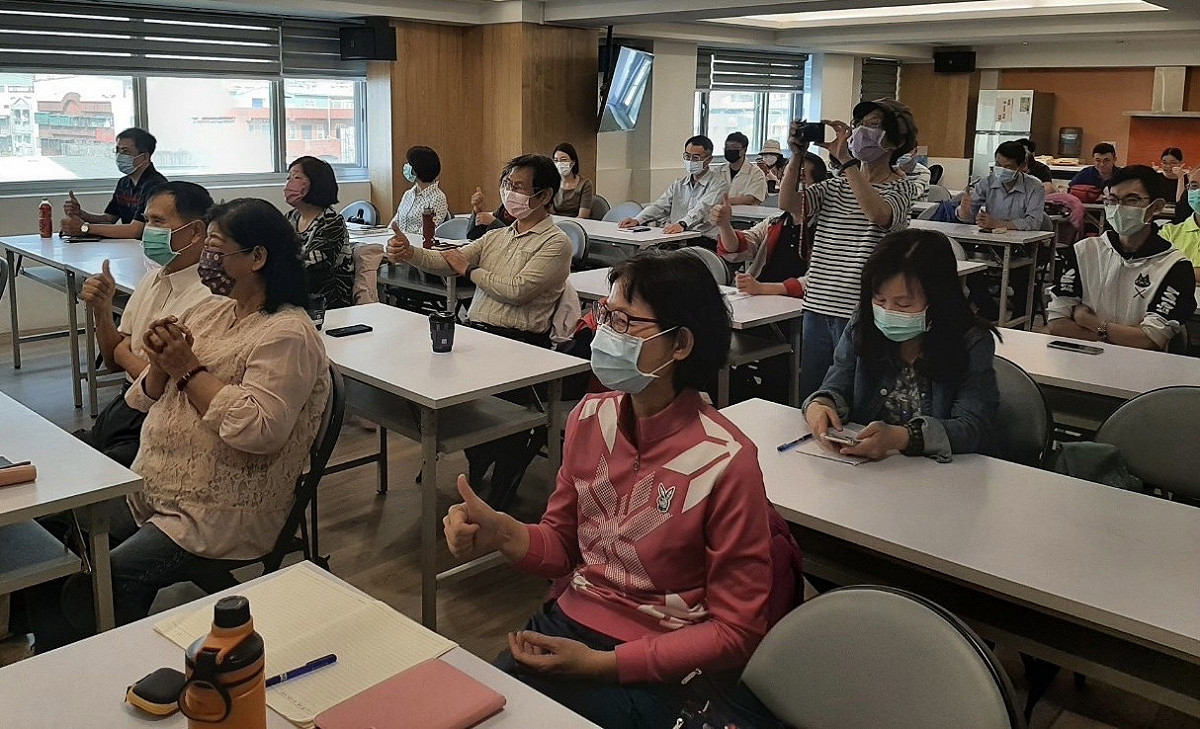 「毒品防制巡迴講座宣導講師服務合作暨培育計畫」，今年持續以計畫型常態培訓藥師成為毒防局宣講師種子。 圖：高雄市毒防局提供。