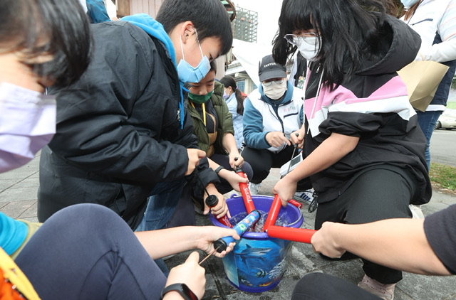 土水檢測學習相關知識。 圖：新北市環保局提供