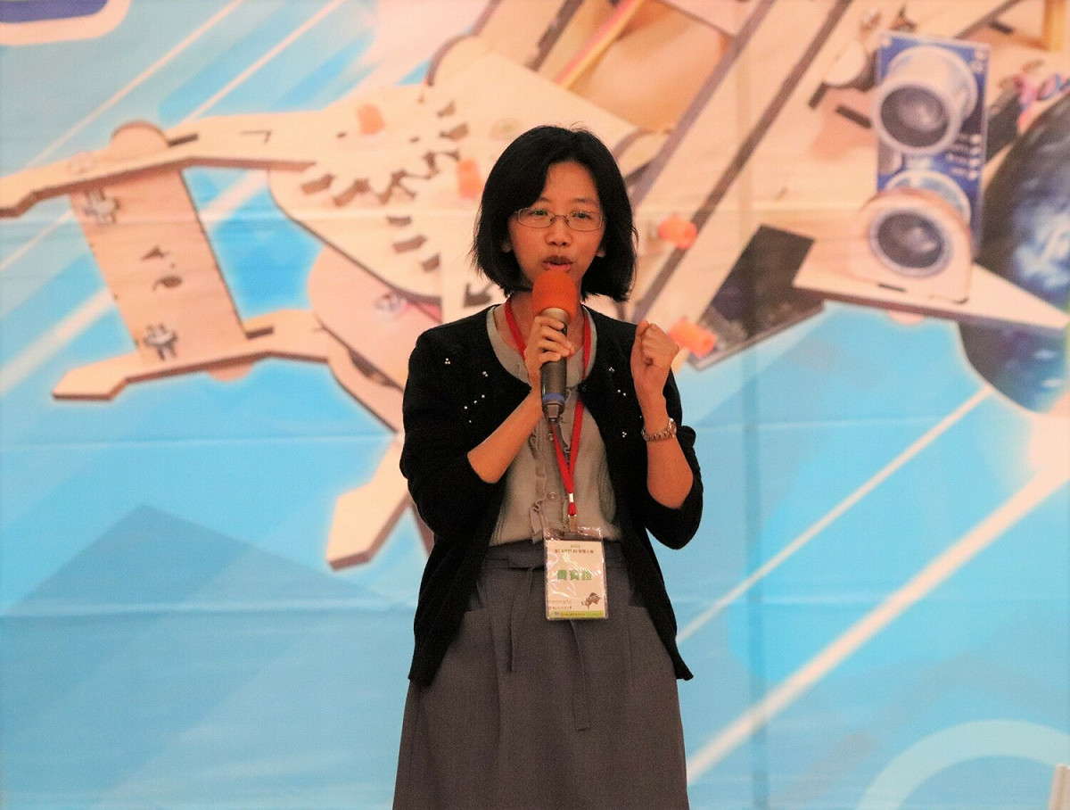 新北市教育局主任秘書丁雅君代表出席「2023 START! AI智慧小車競賽」。 圖：新北市教育局提供