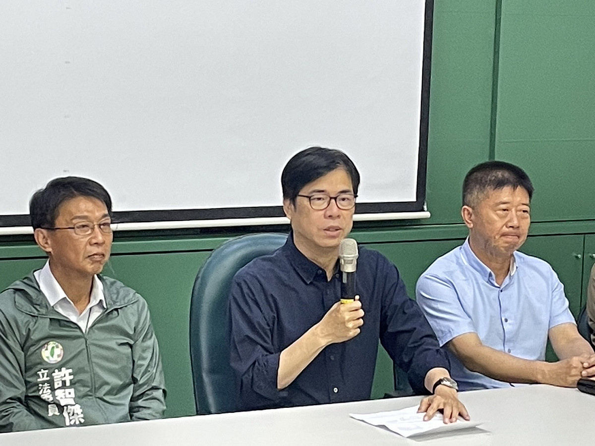 陳其邁(中)籲團結贏得2024總統及立委大選。 圖：民進黨高雄市黨部/提供