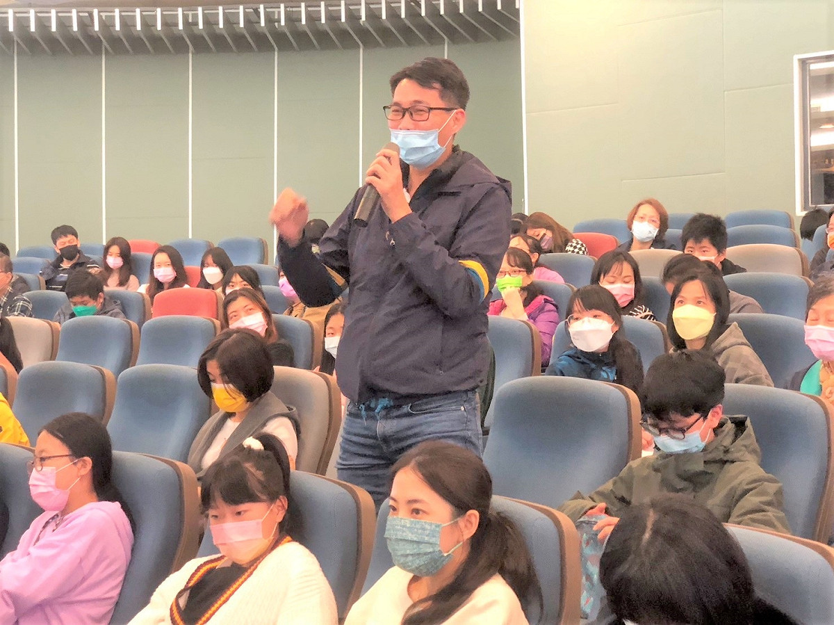 家長分享自己學到如何做一個稱職的Home爸Home媽。 圖：新北市教育局提供