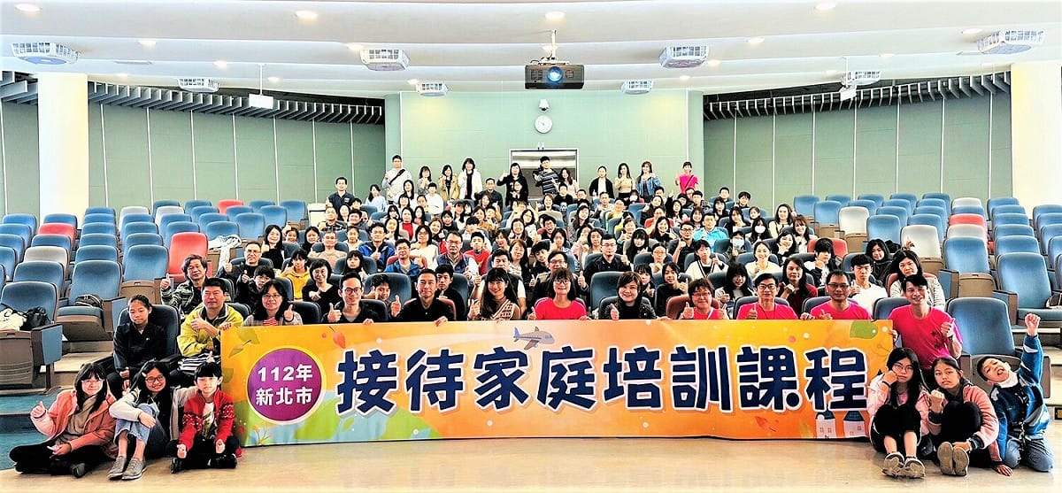 桃子腳國中小65組家庭參加接待家庭培訓課程。 圖：新北市教育局提供