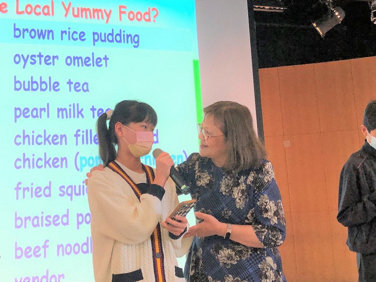 學生演練英文對話發表。 圖：新北市教育局提供