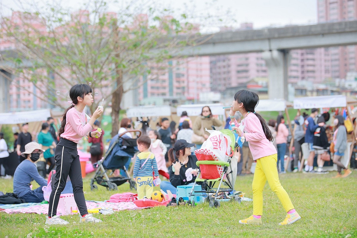 新北大都會公園一直是爸媽以及長者前往休憩玩樂，是孩子最佳放電場所。 圖：新北市水利局／提供