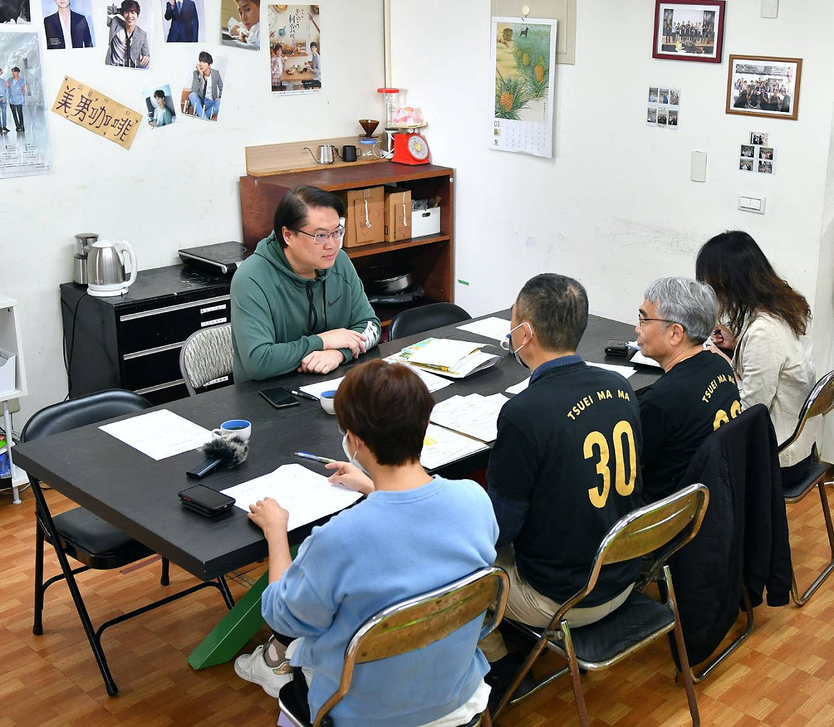 內政部長林右昌今(20)日拜會居住正義倡議團體崔媽媽基金會，就住宅政策傾聽民間團體聲音並交換意見。 圖：內政部提供
