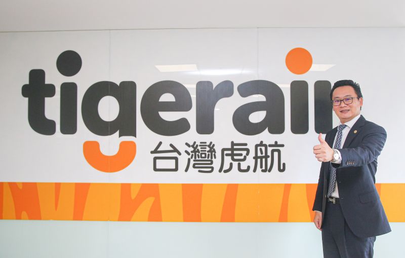 台灣虎航董事長陳漢銘接受《NOWnews今日新聞》獨家專訪指出，走過過去三年觀光低谷，「低票價 加值型服務」是廉價航空最重要的優勢。（圖／記者葉政勳攝） 圖／記者葉政勳攝