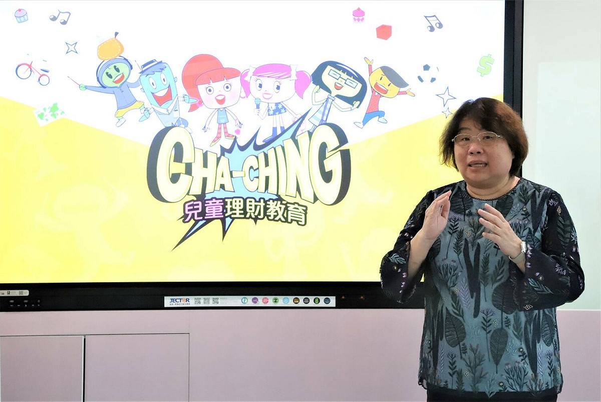 成功國小校長蕭惠文分享學校理財教育成果。 圖：新北市教育局提供