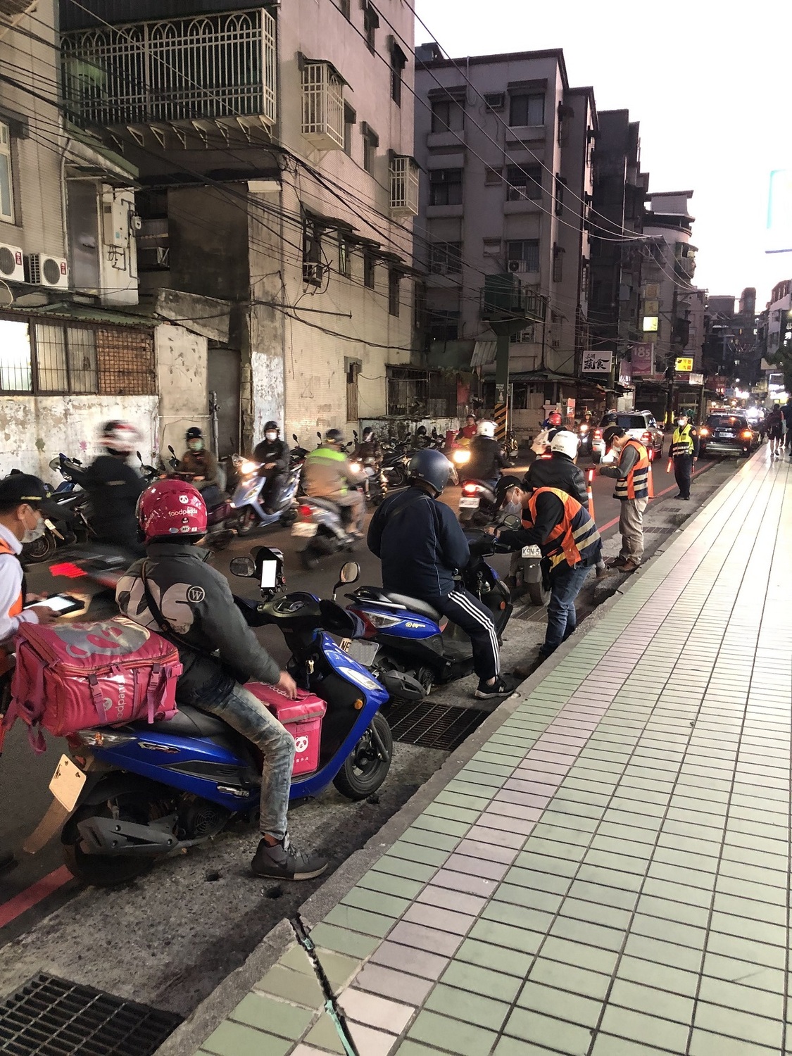 加強夜間路檢聯稽，主要目的是提升用路人之行車安全，減少交通事故肇事傷亡發生。 圖：蘆洲監理站提供