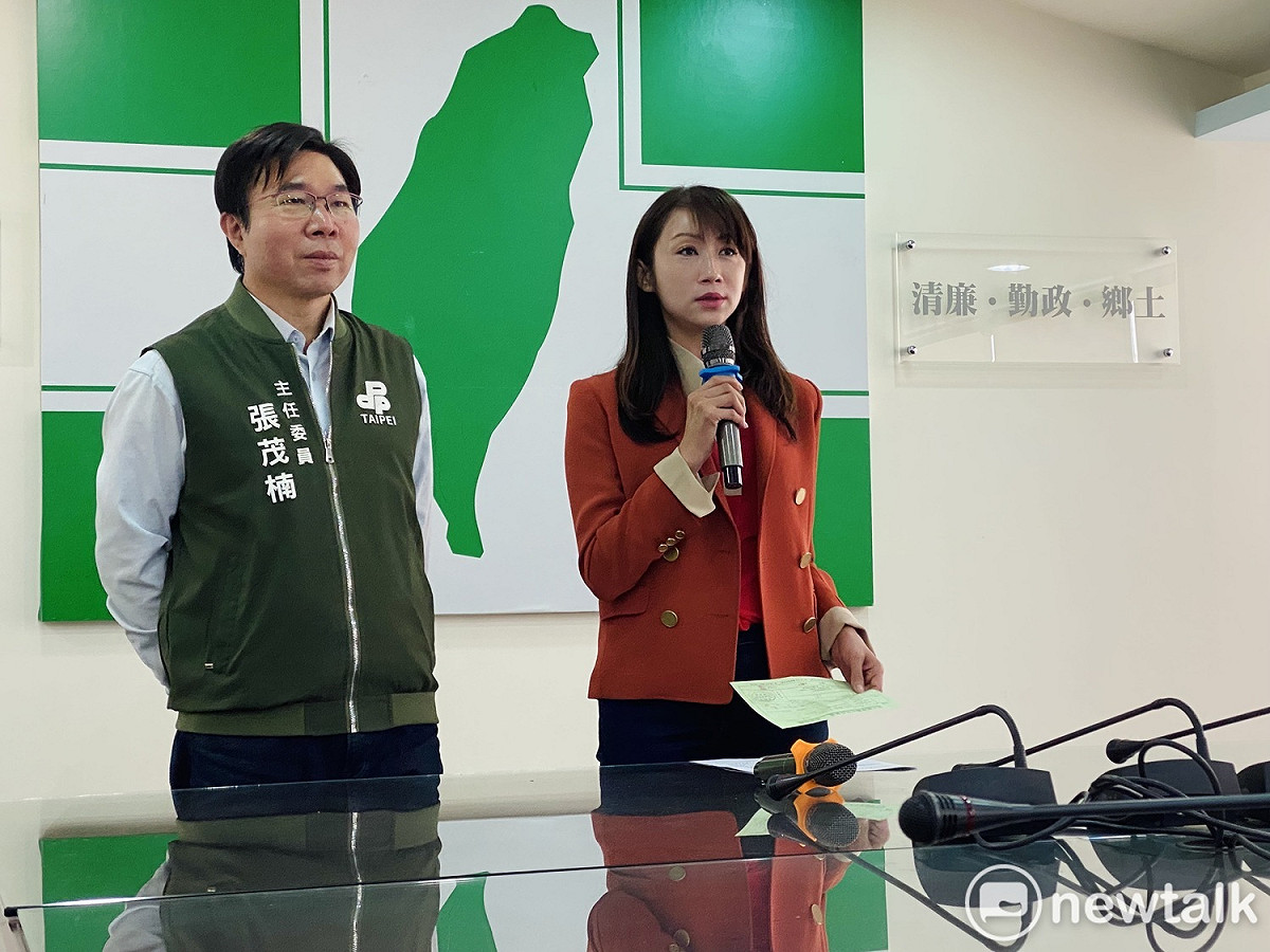民進黨台北市議員許淑華（右）、台北市黨部主委張茂楠（左）。 圖：周煊惠 / 攝