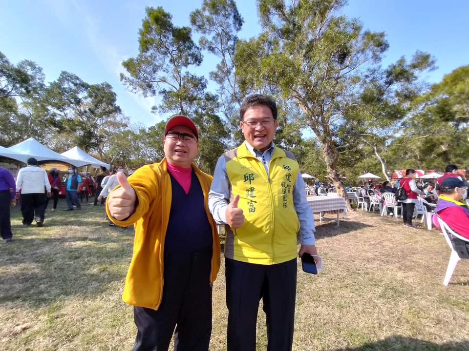 前黨部主委邱建富(右)與現任立委黃秀芳共同角逐彰化第二選區立委初選。 圖 : 邱建富臉書