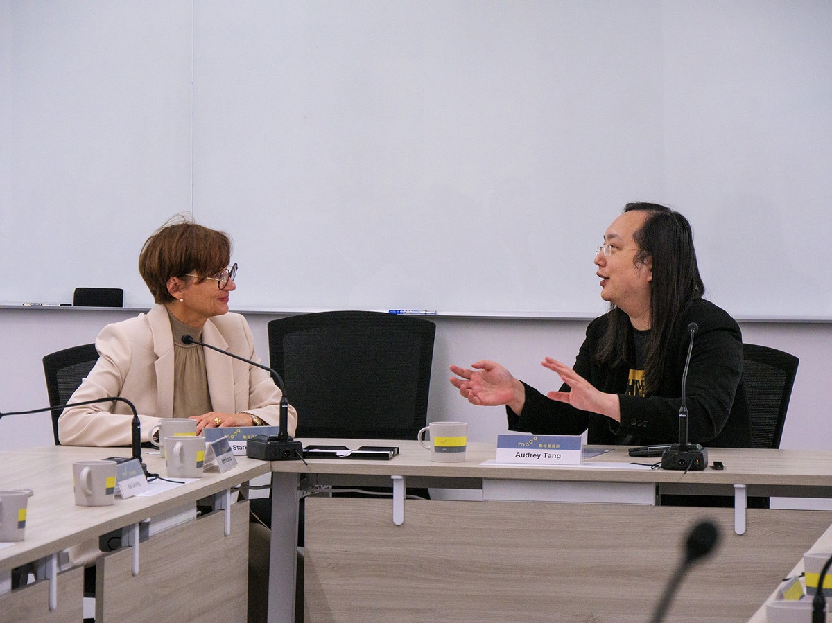 唐鳳（右）21日接見率團來訪的德國教研部長史塔克－瓦特辛格（左）。 圖：數位發展部提供