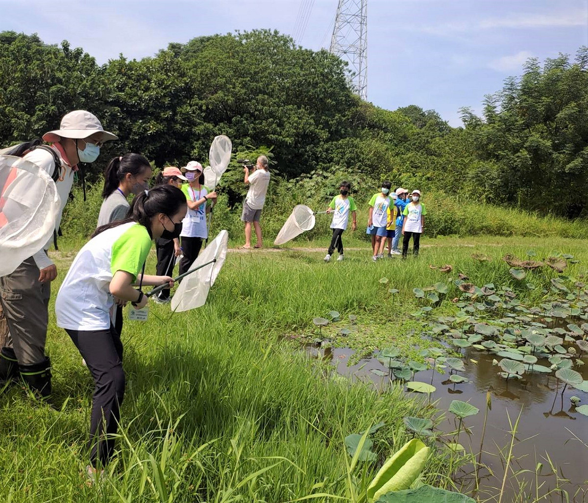 鹿角溪溼地小小水環境巡守隊除濕地巡守外，更以濕地為教室發展環境教育課程。 圖：新北市環保局提供