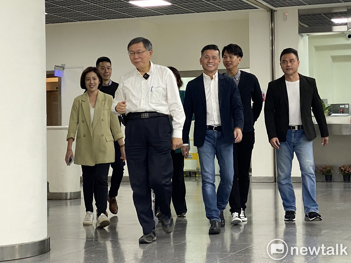 民眾黨主席柯文哲率領4位議員拜會台北市議會議長戴錫欽。 圖：周煊惠 / 攝