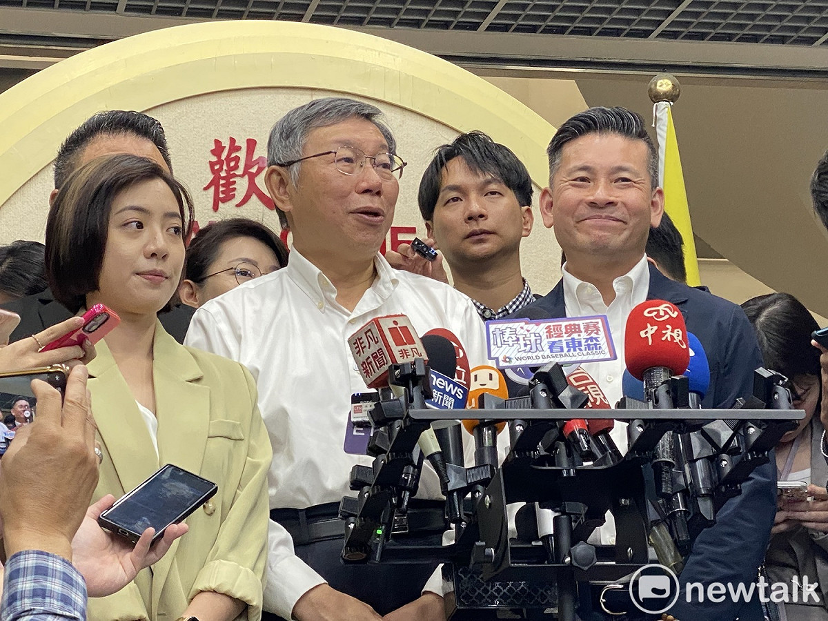 民眾黨主席柯文哲率領4位議員拜會台北市議會議長戴錫欽。 圖：周煊惠 / 攝