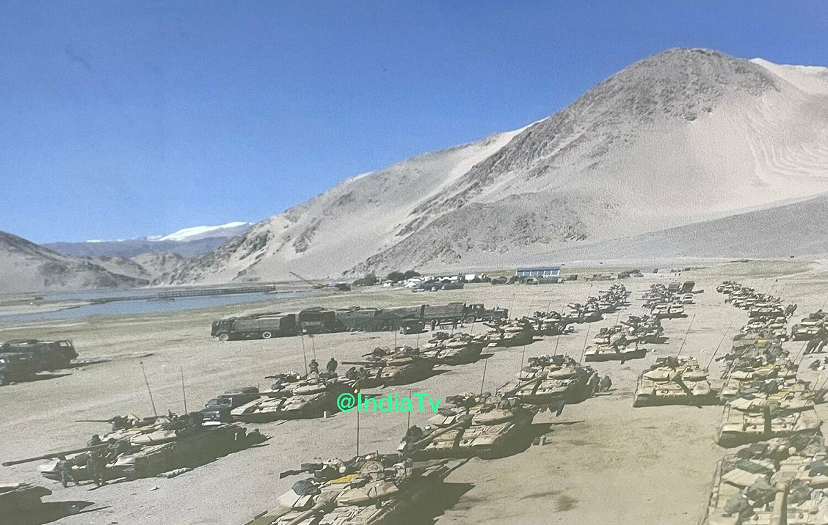 印媒《IindiaTV》記者 Manish Prasad 在推特上公布印軍於拉達克（ladakh）地區的集結照片。 圖：翻攝自IndiaTV推特