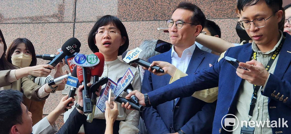 民進黨立委蘇巧慧、鄭運鵬22日接受媒體訪問。 圖：林朝億/攝