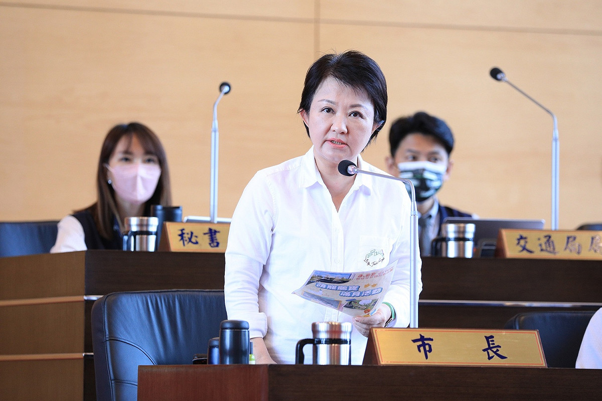 台中市長盧秀燕為巨蛋追加預算承辦局處提供資訊不清楚，向市議會道歉。 台中市政府/提供