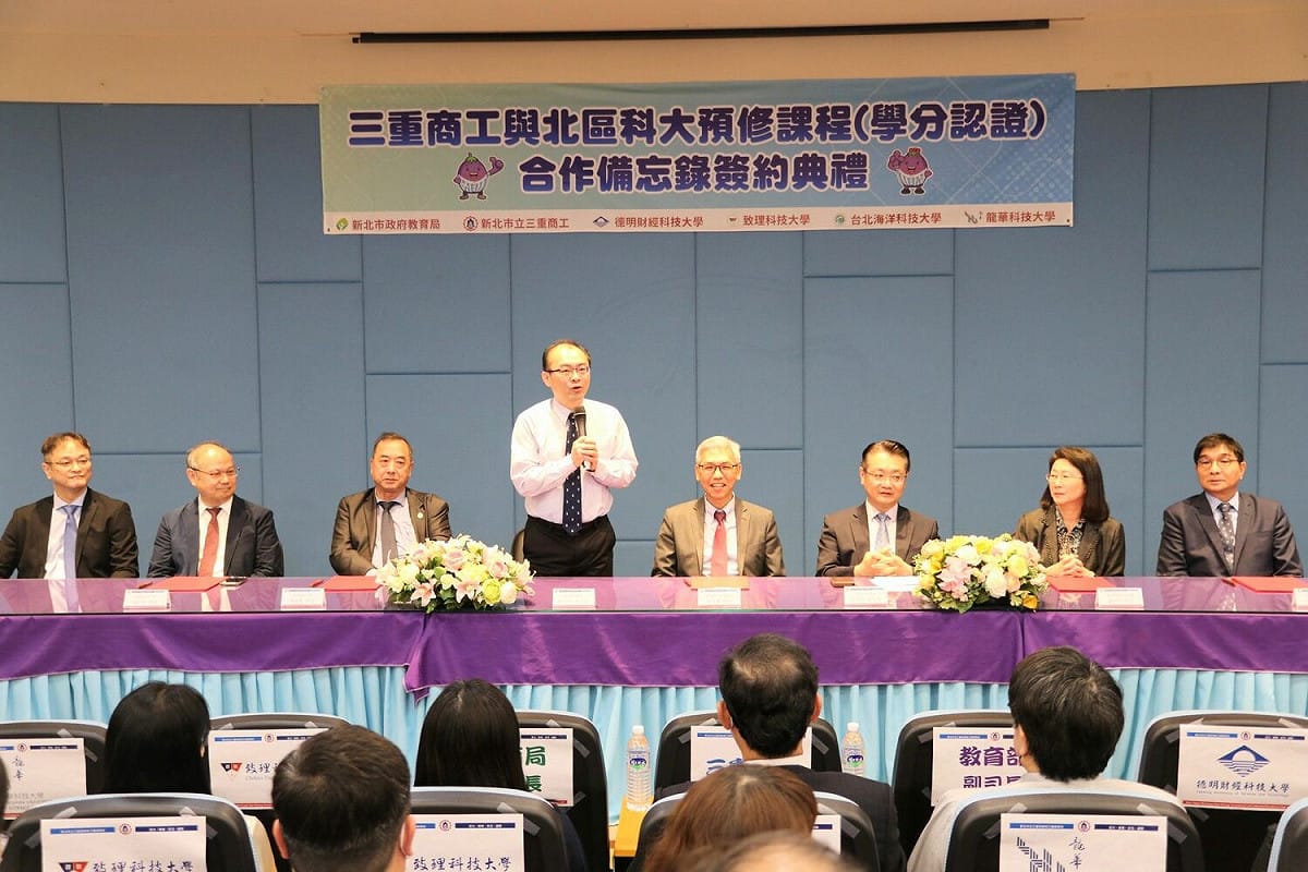 教育部技職司副司長柯金蔚也蒞臨三重商工，表達肯定新北啟動技職大聯盟。 圖：新北市教育局提供