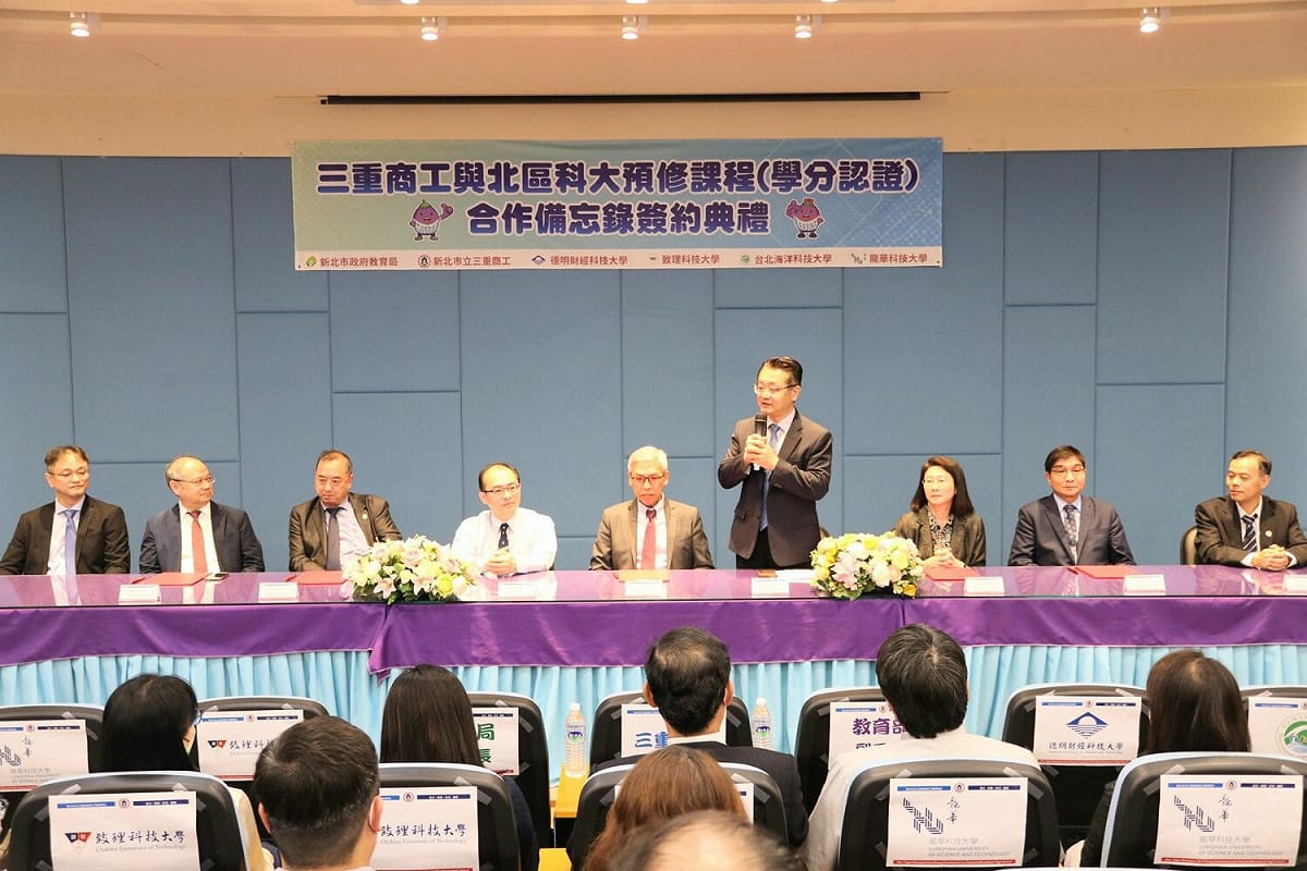 新北市教育局副局長劉明超（右4）致詞表示，未來將全面啟動新北技職大聯盟，串聯技高及優質科大，打造各領域人才培育一貫化。 圖：新北市教育局提供