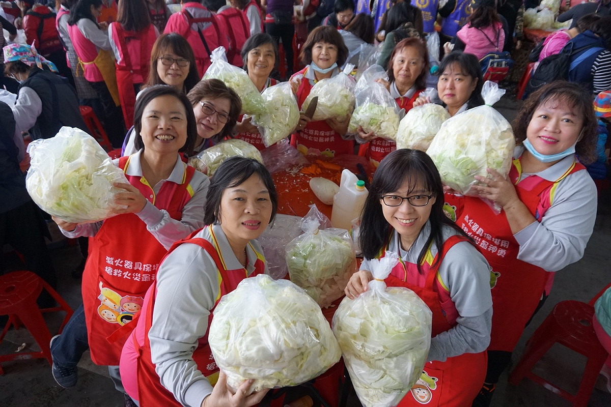 相邀一起做泡菜（資料照）。 圖：新北果菜公司提供