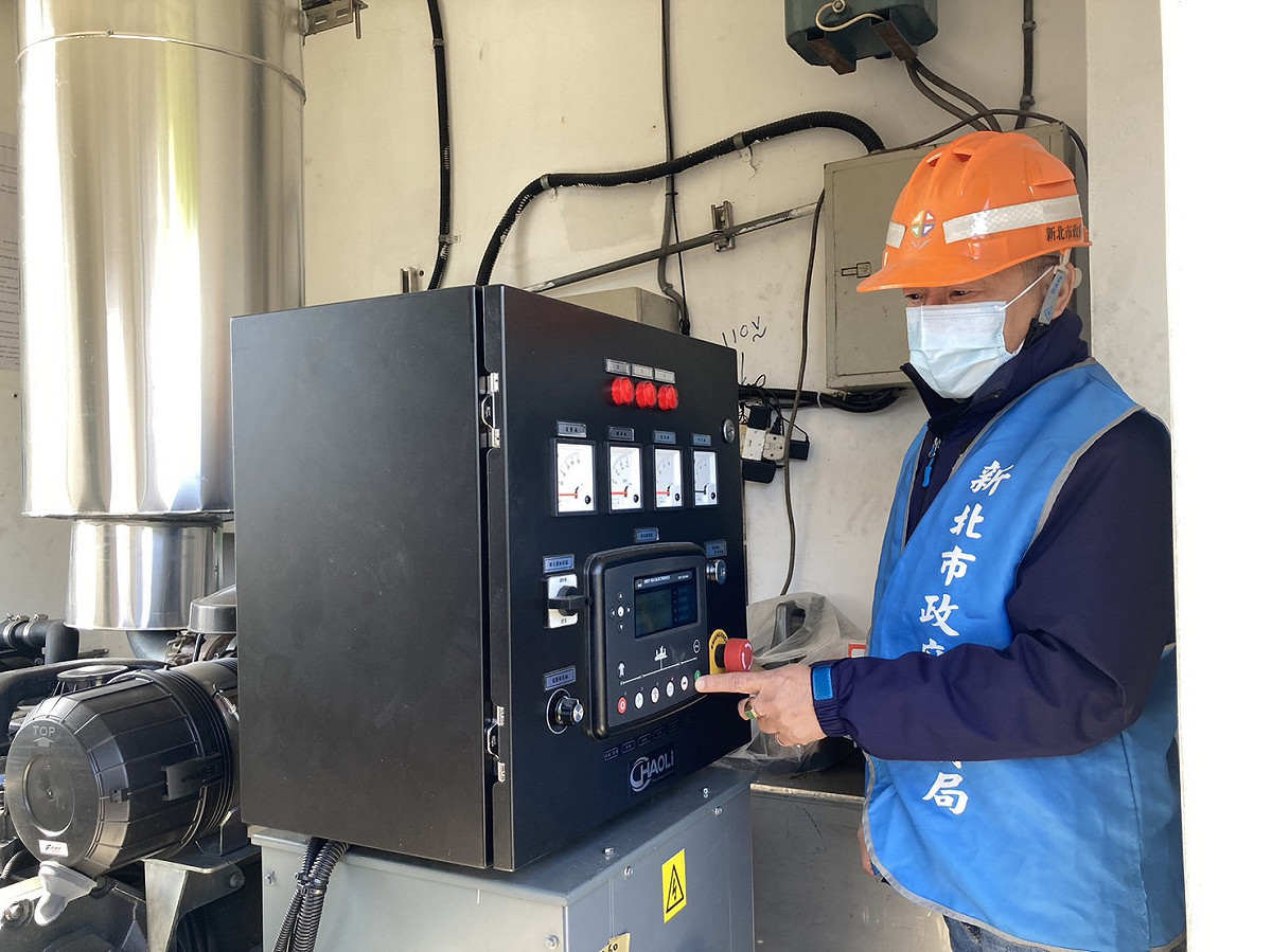 辦理閘門發電機更新，讓閘門運作更加順暢。 圖：新北市水利局提供