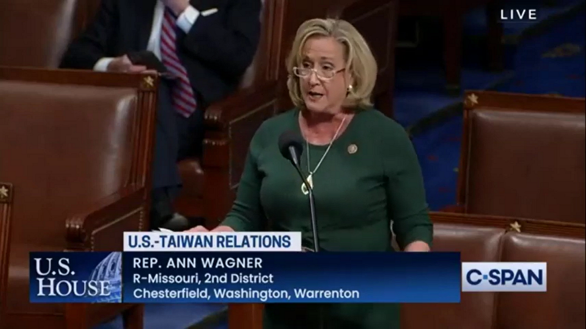 共和黨籍眾院外委會副主席華格納（Ann Wagner）於眾議院說明，「台灣保證實施法案」（Taiwan Assurance Implementation Act）畫面。 圖 : 取自華格納（Ann Wagner）Youtube