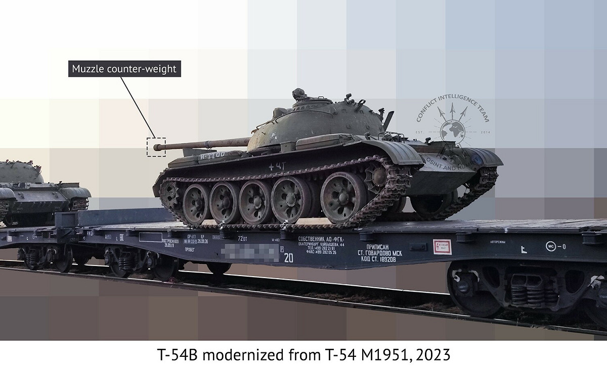 外媒拍下俄羅斯解封 T-55/54老戰車，準備運往戰場前線。 圖：翻攝自Oryx推特