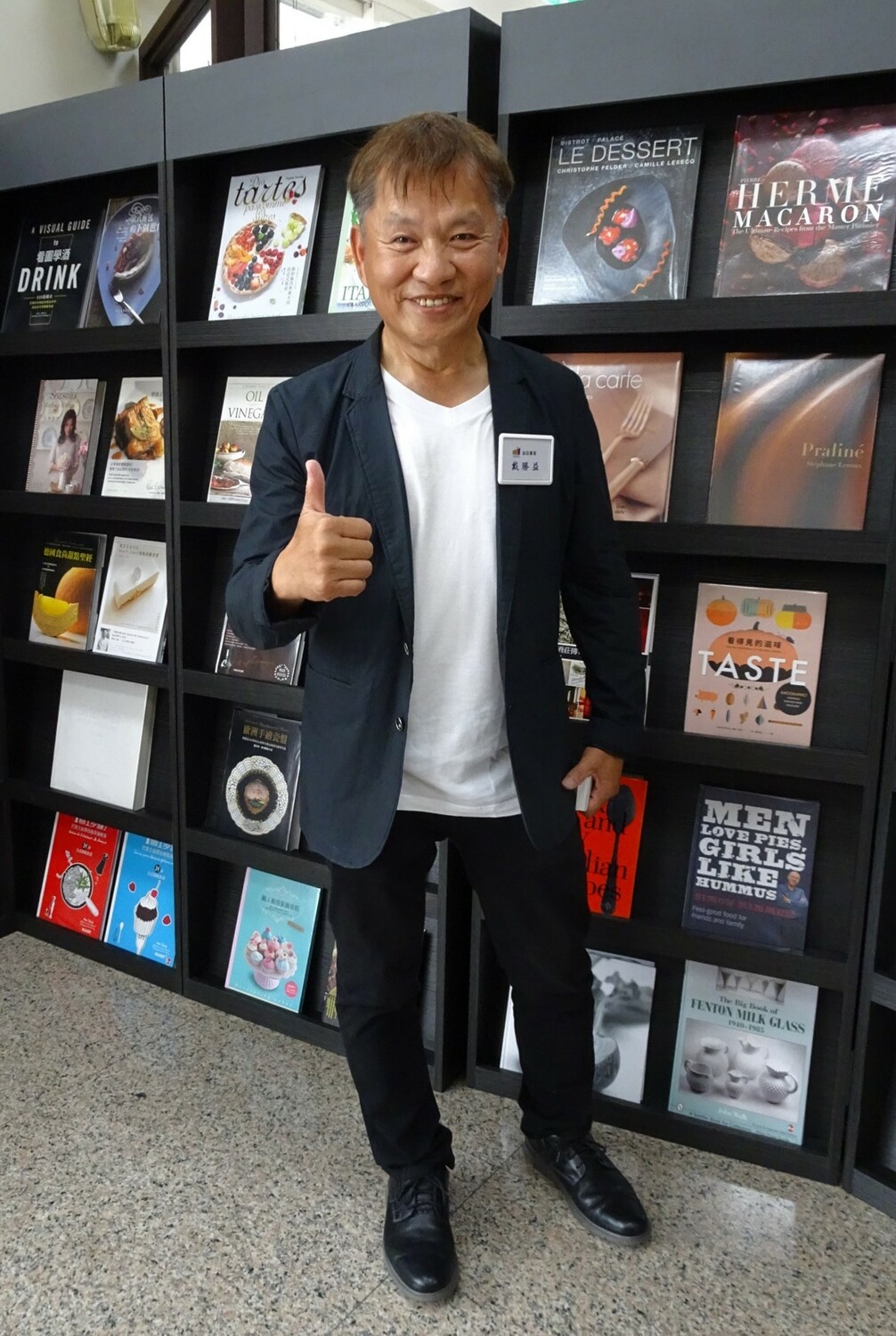 王品集團創辦人戴勝益退休後，推廣閱讀成為他的志業。 圖 : 益品書屋提供