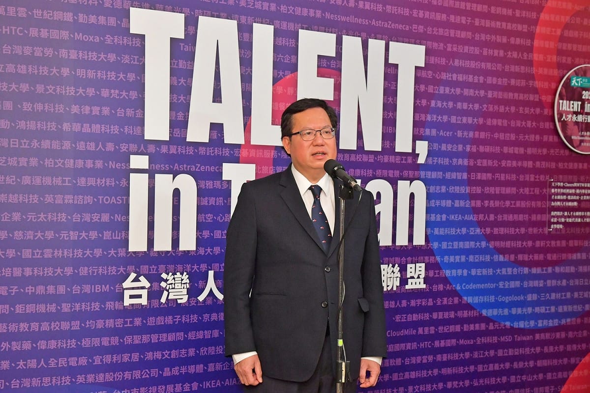 行政院副院長鄭文燦今（24）天上午出席2023 TALENT, in Taiwan 台灣人才永續行動論壇「多元 x 平等 x 共融：人才管理新戰略」活動時接受媒體聯訪。 圖：行政院提供