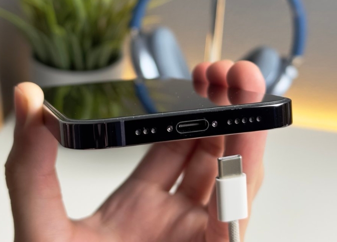 據外媒調查，蘋果iPhone手機在二手市場上的價值也遠超於安卓手機的「兩倍」。 圖：取自Apple Hub推特