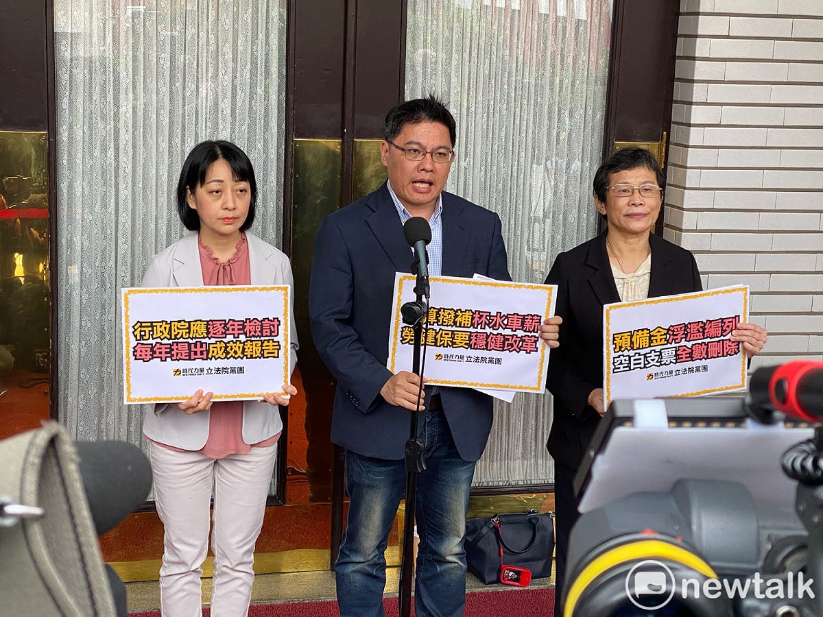 時代力量黨主席王婉諭（左起）、立委邱顯智、陳椒華。 圖：周煊惠 / 攝