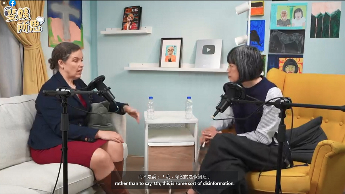美國（AIT）處長孫曉雅接受網路頻道「范琪斐的美國時間」接受主持人范琪斐專訪。 取自網路頻道「范琪斐的美國時間」