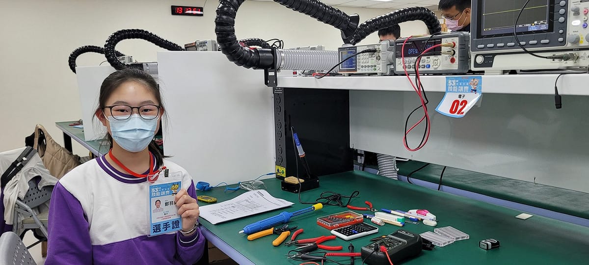 泰山高中培訓林口國中九年級同學鄭羽喬獲得電子職種第一名。 圖：新北市教育局提供