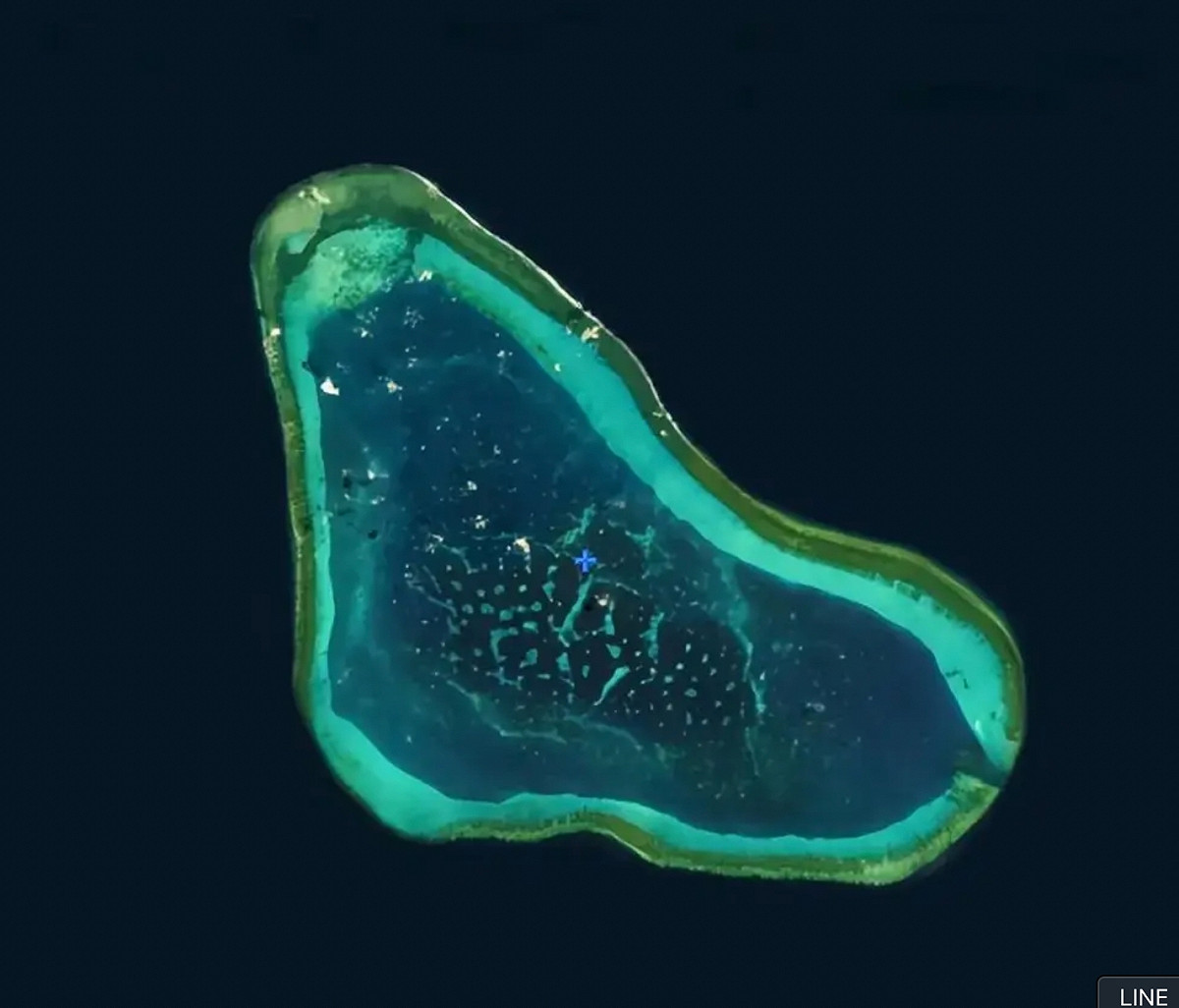 郭正亮日前分析，若台海爆發戰爭，美軍將以類似俄烏戰爭中軍援烏的方式取代直接出兵干預，但若中國在菲律賓也宣稱有主權的南海黃岩島上填海造陸，美軍必定會有所行動。 圖：擷取自中國軍事評論「鋒芒FM」