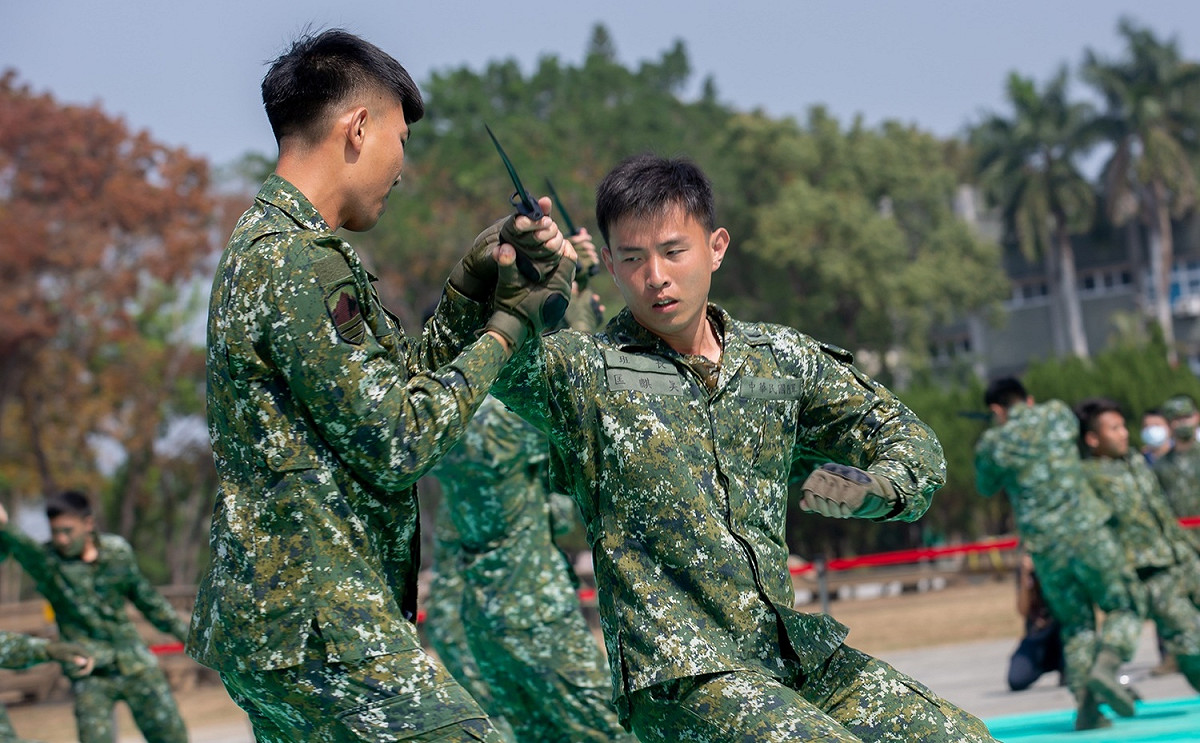 陸軍52工兵群演練近戰格鬥 圖：總統府提供