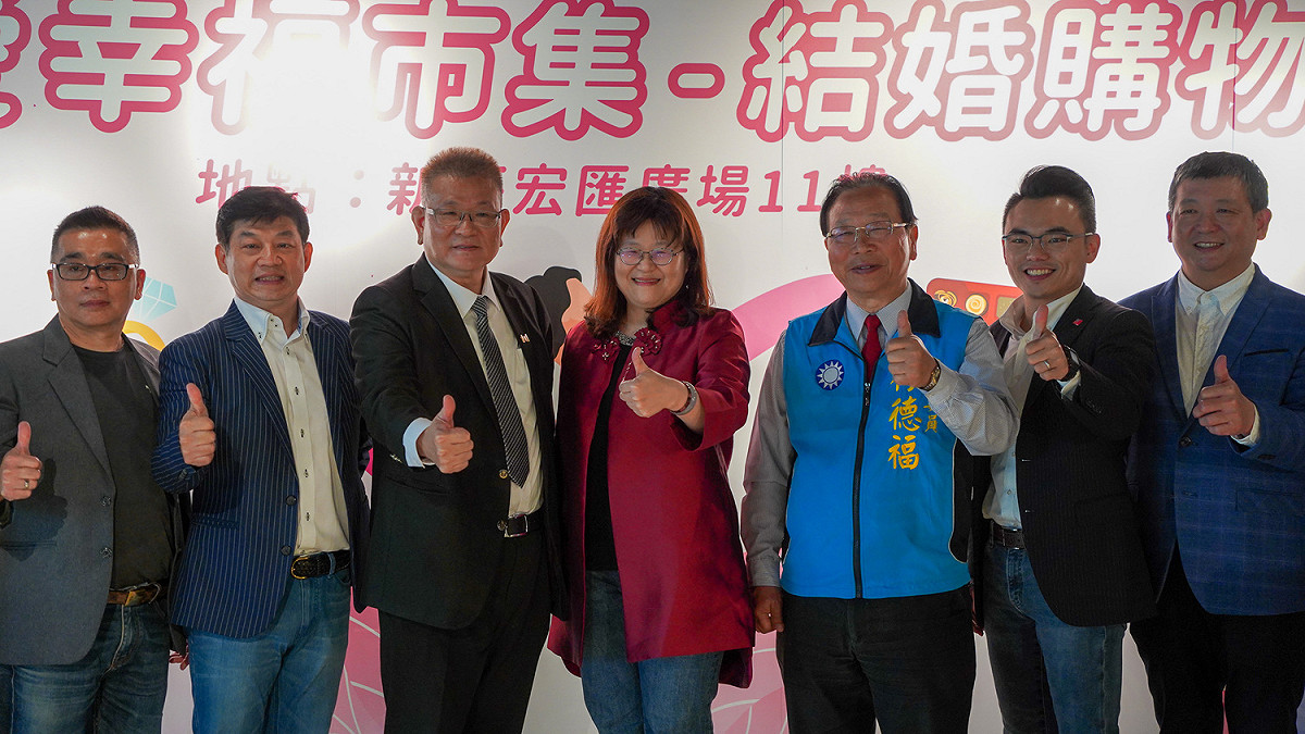 經發局長何怡明（左四）及與會貴賓合影。 圖：新北市經發局提供