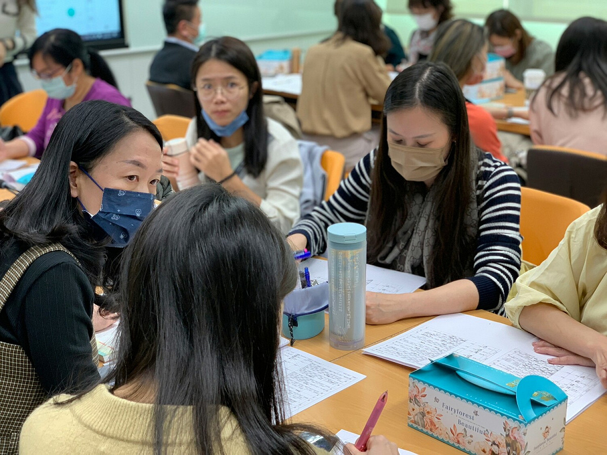 教育局辦理轉銜籌備會，由專輔教師、學校社工師、學校心理師督導分別帶領討論。 圖：新北市教育局提供