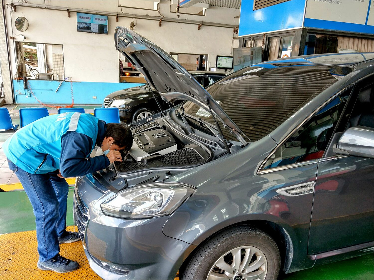 車輛定期檢驗通知單或簡訊驗車服務通知均屬提醒性質，即便未收到驗車通知，仍應依行車執照登載之指定檢驗日期前後1個月內辦理定檢，避免逾期產生相關罰鍰。 圖：台北區監理所提供