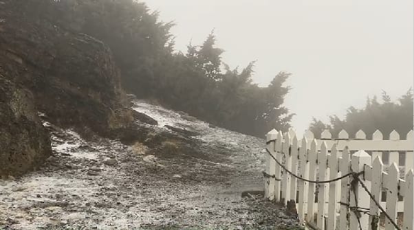 今天清晨玉山降下三月雪。 圖：中央氣象局／提供