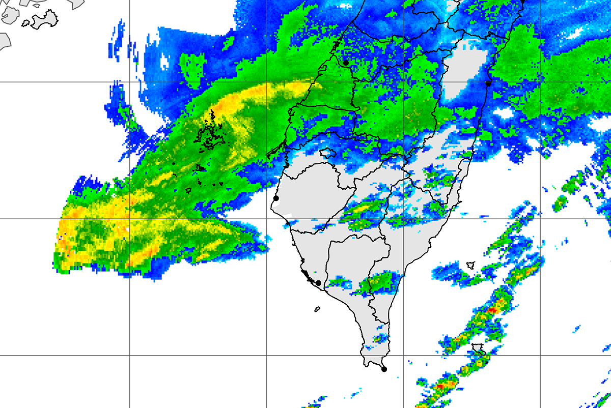 從雷達回波圖可以看到，有海峽淺薄雲雨帶正在靠近台灣南部，下午２點過後陸續進入嘉義、台南地區，有飄雨或小雨機會。 圖：翻攝自台灣颱風論壇｜天氣特急臉書